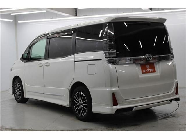 TOYOTA VOXY 2017 Image 31