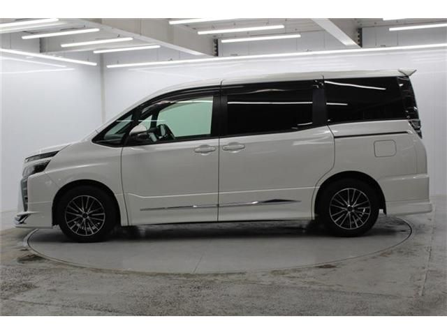 TOYOTA VOXY 2017 Image 31