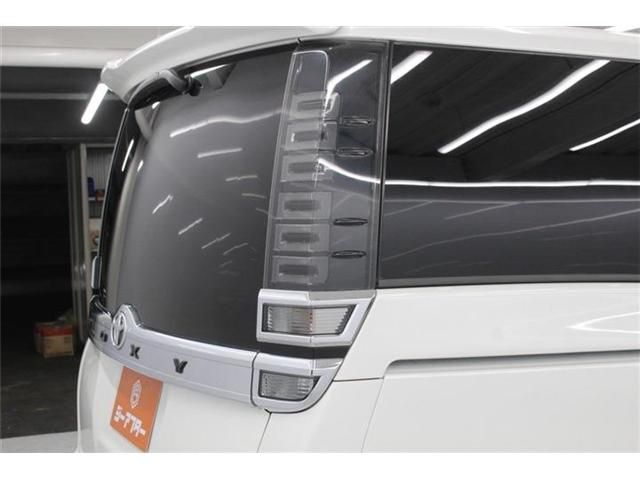 TOYOTA VOXY 2017 Image 31