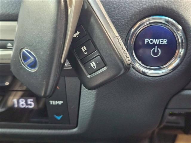 TOYOTA LEXUS GS300H 2017 Image 31