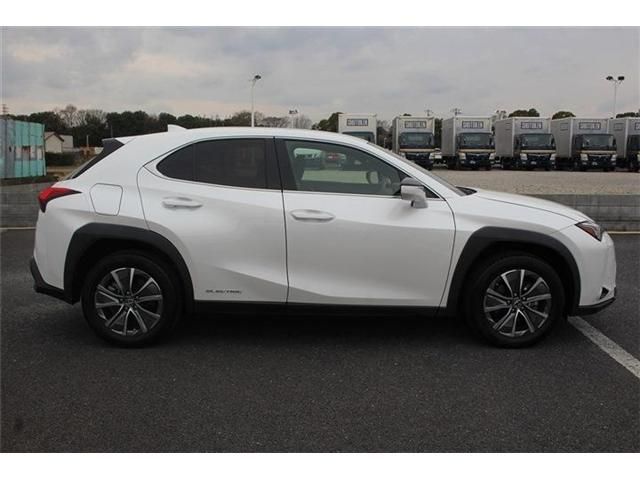 TOYOTA LEXUS UX300E 2021 Image 31