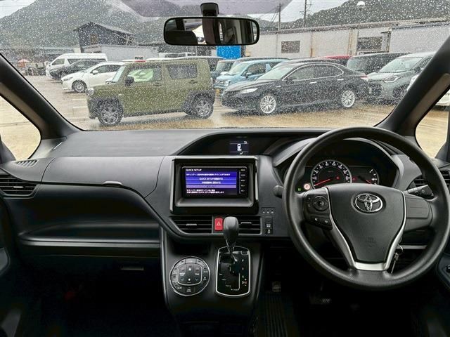 TOYOTA VOXY 2015 Image 31