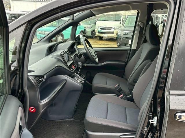 TOYOTA VOXY 2015 Image 31