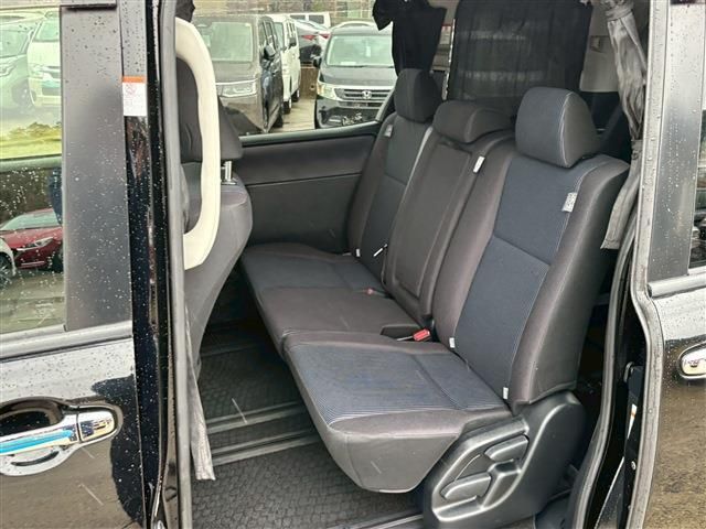 TOYOTA VOXY 2015 Image 31