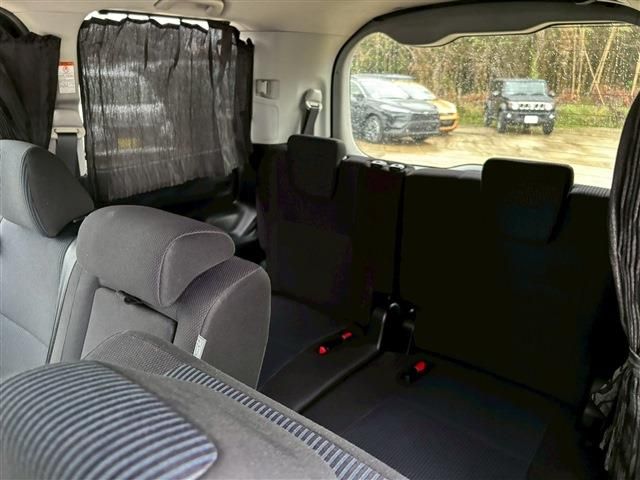 TOYOTA VOXY 2015 Image 31