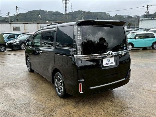 TOYOTA VOXY 2015 Image 31