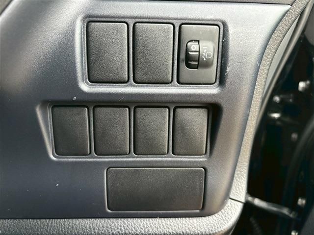 TOYOTA VOXY 2015 Image 31