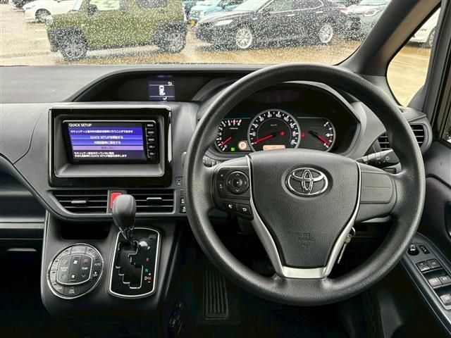 TOYOTA VOXY 2015 Image 31