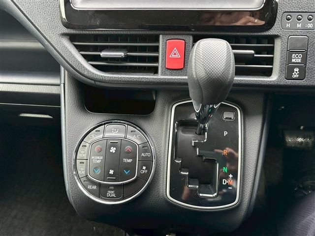 TOYOTA VOXY 2015 Image 31