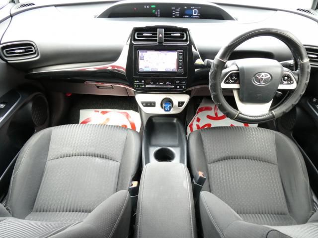 TOYOTA PRIUS 2017 Image 31