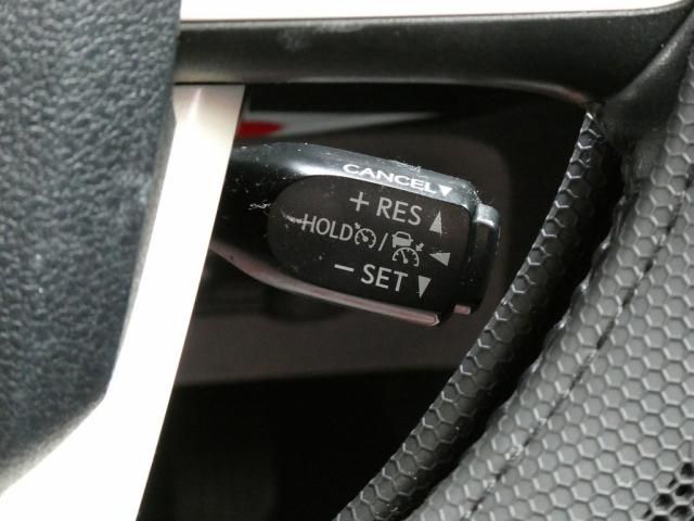 TOYOTA PRIUS 2017 Image 31