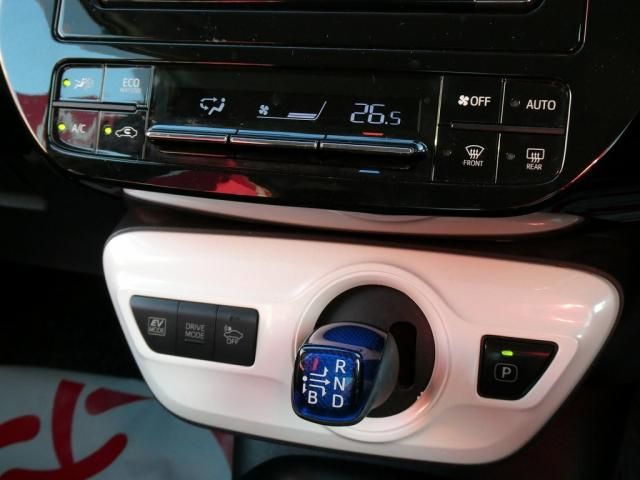 TOYOTA PRIUS 2017 Image 31