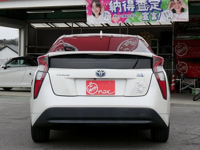 TOYOTA PRIUS 2017 Image 31