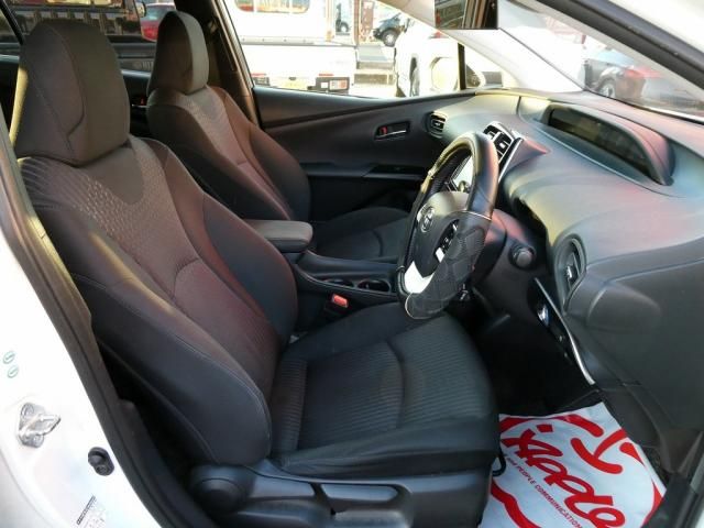 TOYOTA PRIUS 2017 Image 31