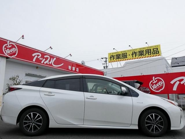 TOYOTA PRIUS 2017 Image 31