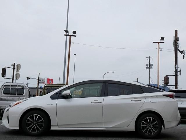 TOYOTA PRIUS 2017 Image 31