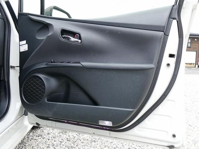 TOYOTA PRIUS 2017 Image 31