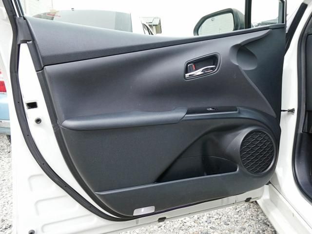 TOYOTA PRIUS 2017 Image 31