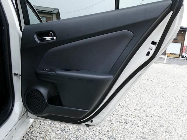 TOYOTA PRIUS 2017 Image 31