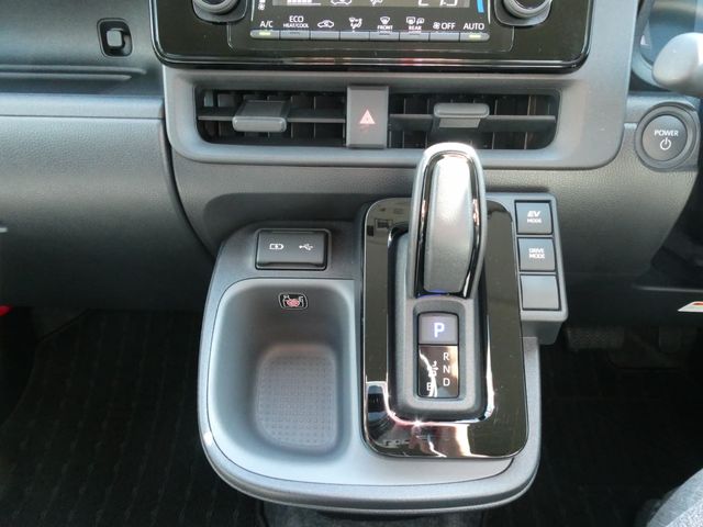 TOYOTA SIENTA HYBRID 2024 Image 31