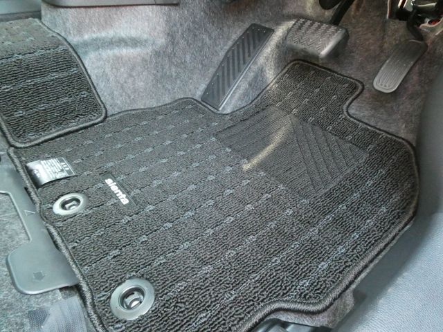 TOYOTA SIENTA HYBRID 2024 Image 31