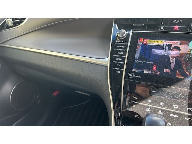 TOYOTA HARRIER HYBRID 2017 Image 31