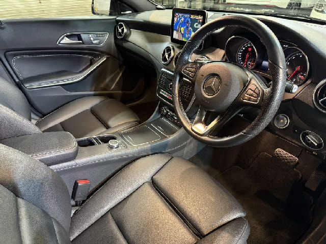 MERCEDES BENZ CLA SH 2018 Image 31