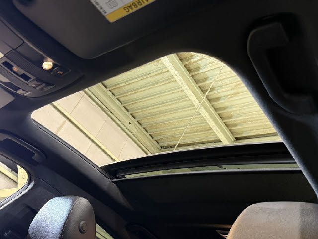 MERCEDES BENZ CLA SH 2018 Image 31