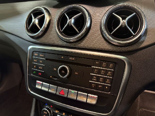MERCEDES BENZ CLA SH 2018 Image 31