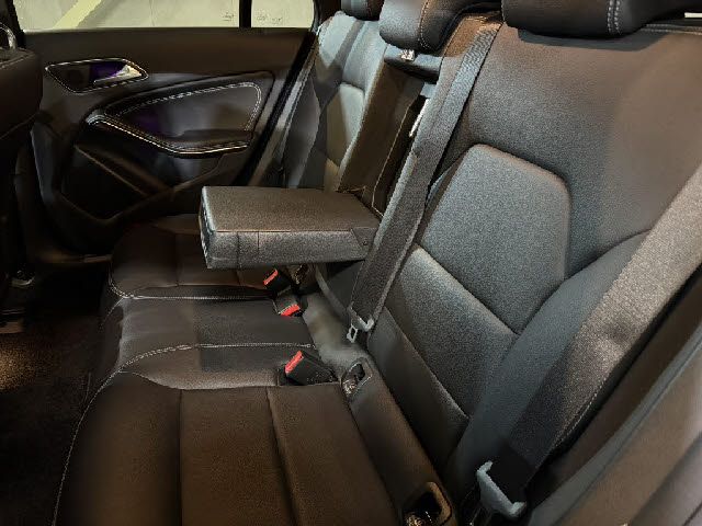 MERCEDES BENZ CLA SH 2018 Image 31