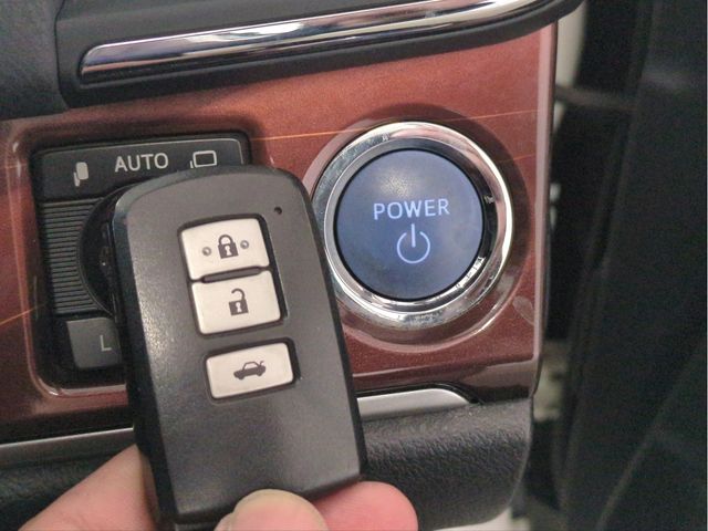 TOYOTA CROWN SEDAN 2014 Image 31