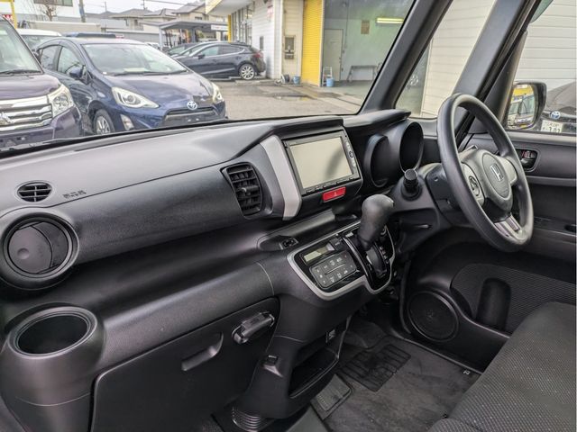 HONDA N BOX 2015 Image 31