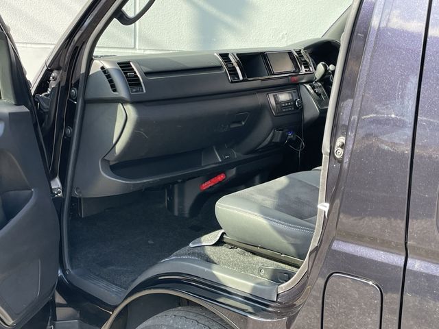 TOYOTA HIACE VAN 2WD 2020 Image 31