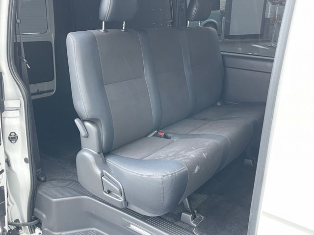 TOYOTA HIACE VAN 2WD 2024 Image 31