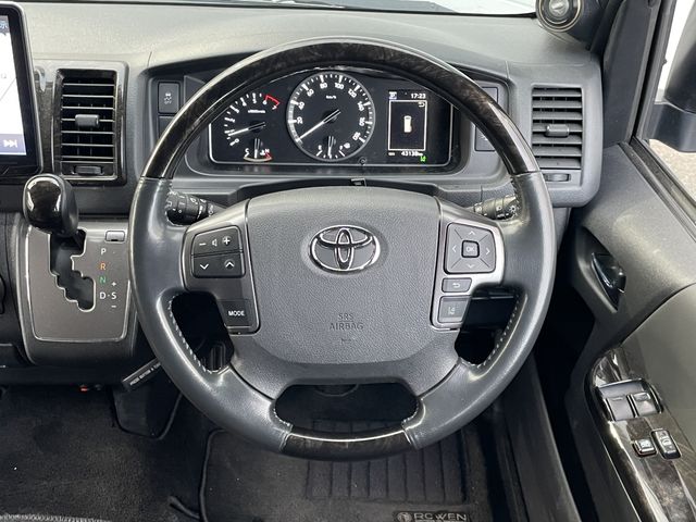 TOYOTA HIACE VAN 2WD 2024 Image 31