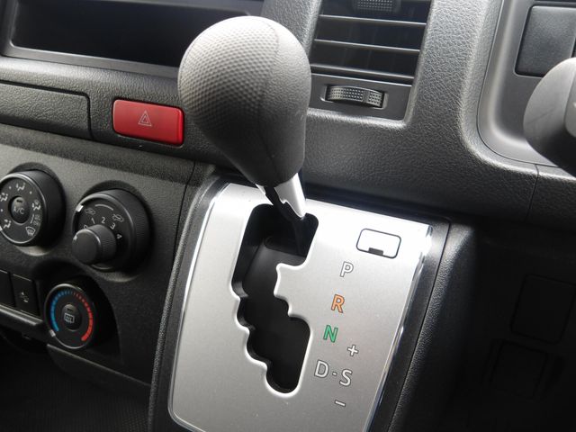 TOYOTA HIACE VAN 1.25T 2WD 2021 Image 31