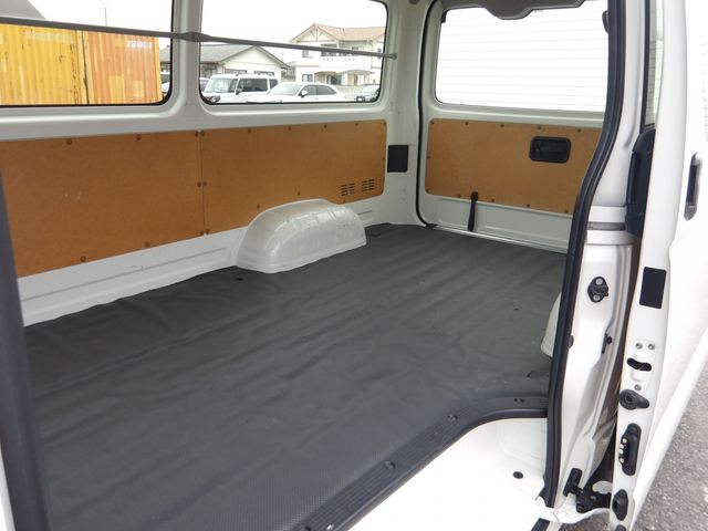 TOYOTA HIACE VAN 1.25T 2WD 2021 Image 31