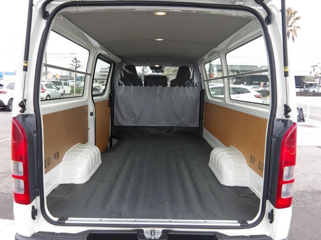 TOYOTA HIACE VAN 1.25T 2WD 2021 Image 31