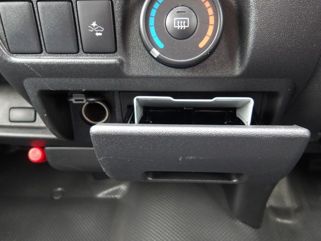 TOYOTA HIACE VAN 1.25T 2WD 2021 Image 31