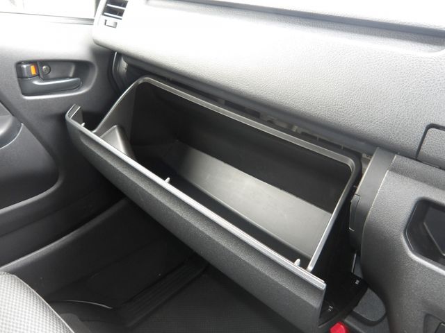 TOYOTA HIACE VAN 1.25T 2WD 2021 Image 31