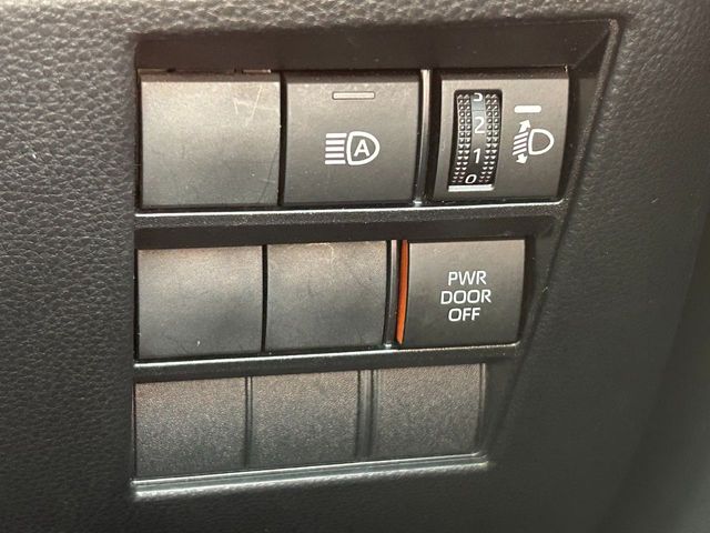 TOYOTA NOAH 2023 Image 31