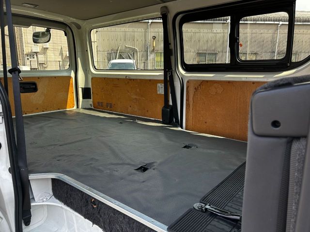 TOYOTA HIACE VAN 2WD 2021 Image 31