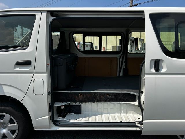 TOYOTA HIACE VAN 2WD 2021 Image 31