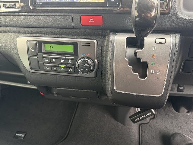 TOYOTA HIACE VAN 4WD 2019 Image 31