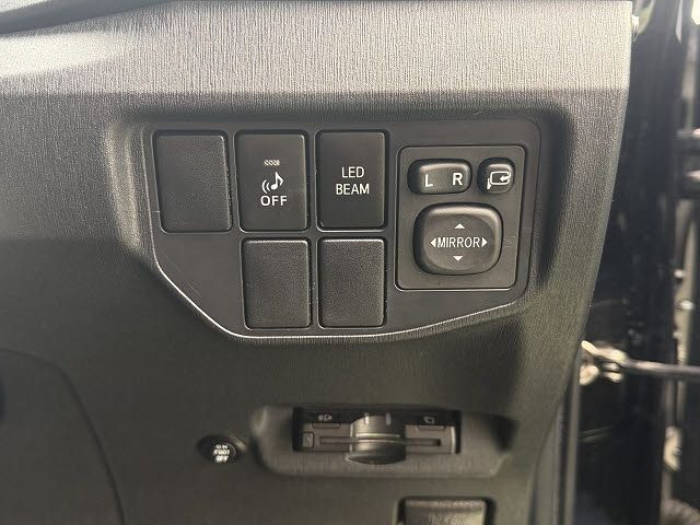 TOYOTA PRIUS 2013 Image 31