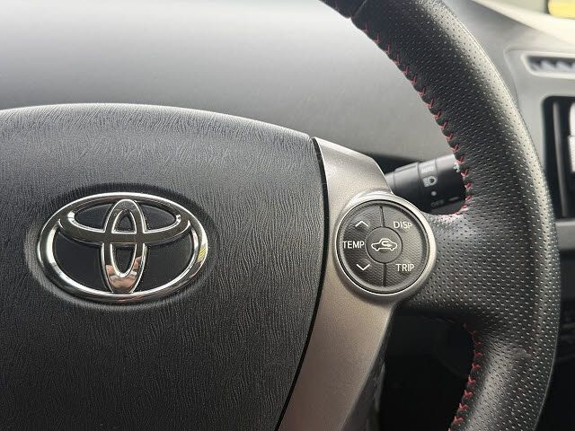 TOYOTA PRIUS 2013 Image 31
