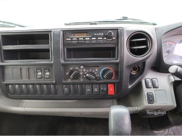 HINO DUTRO 2016 Image 31