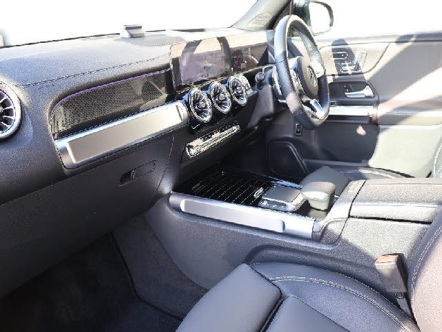 MERCEDES BENZ GLB 2023 Image 31
