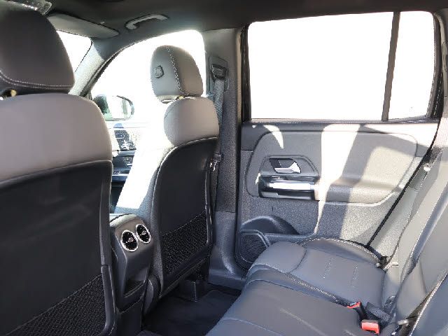 MERCEDES BENZ GLB 2023 Image 31