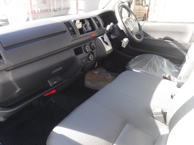 TOYOTA HIACE VAN 1.15T 2WD 2025 Image 31